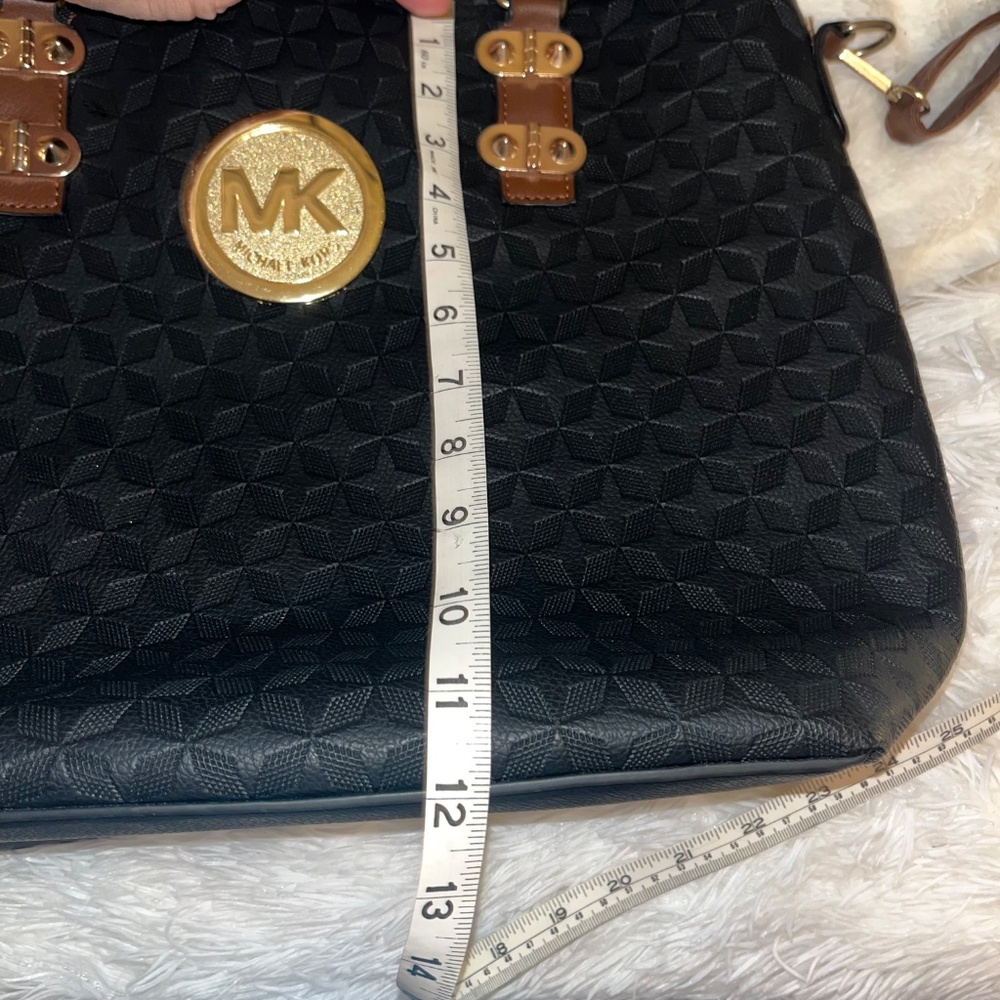 Michael Kors Jet Set Tote - Picture 9 of 12